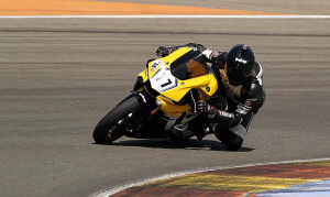 Couvertures chauffantes pour moto sur piste