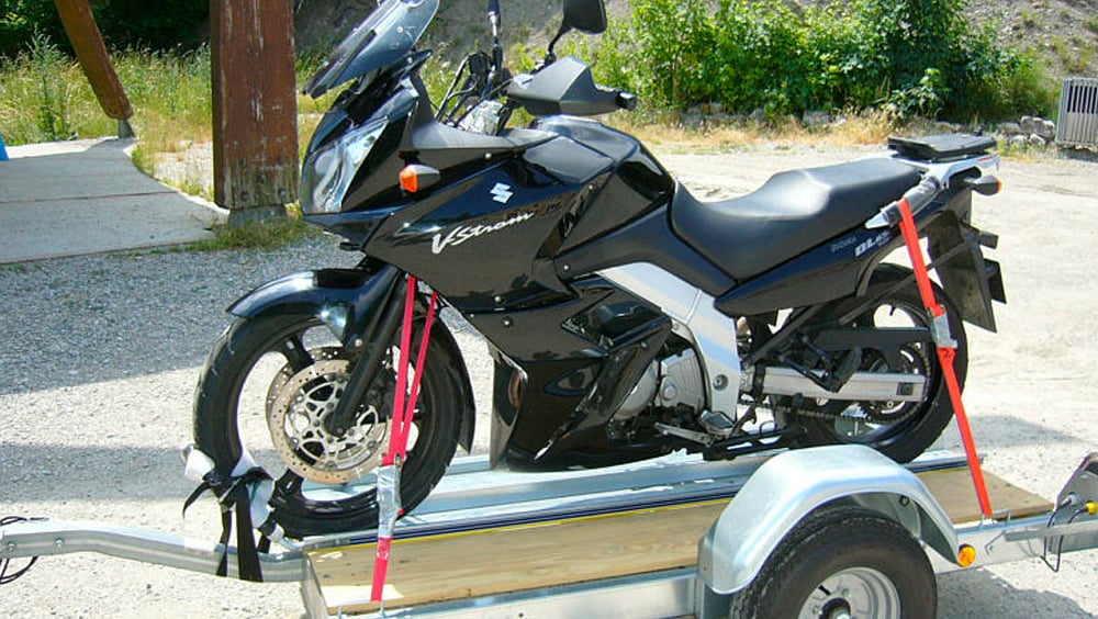 sangler moto sur remorque