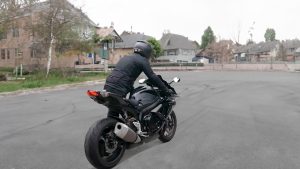 comment démarrer sa moto à la poussette